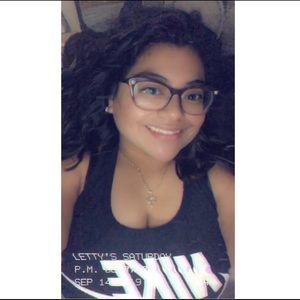 Meet your Posher, Leticia